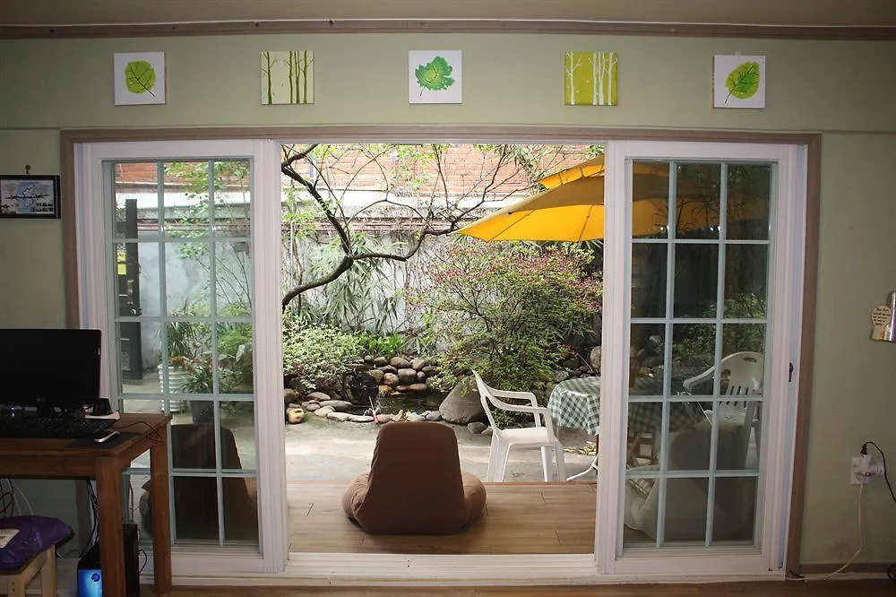 Πανσιόν Lee & No Guesthouse Hongdae Σεούλ