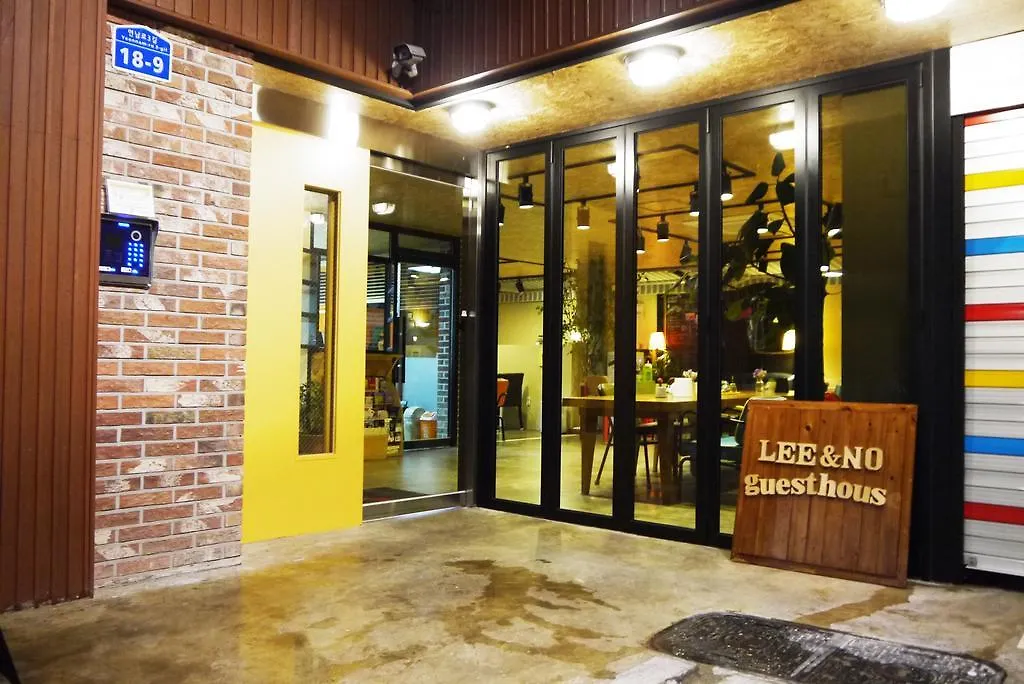 Lee & No Guesthouse Hongdae Σεούλ 2*,