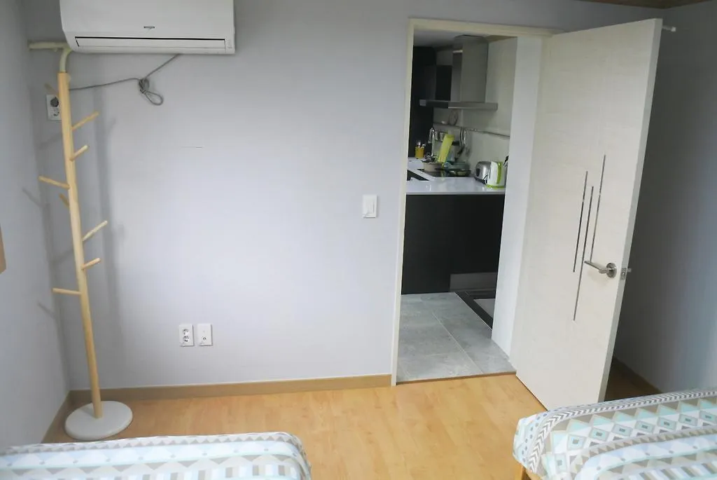 Lee & No Guesthouse Hongdae Σεούλ Πανσιόν