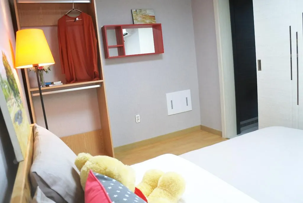 Lee & No Guesthouse Hongdae Σεούλ Πανσιόν