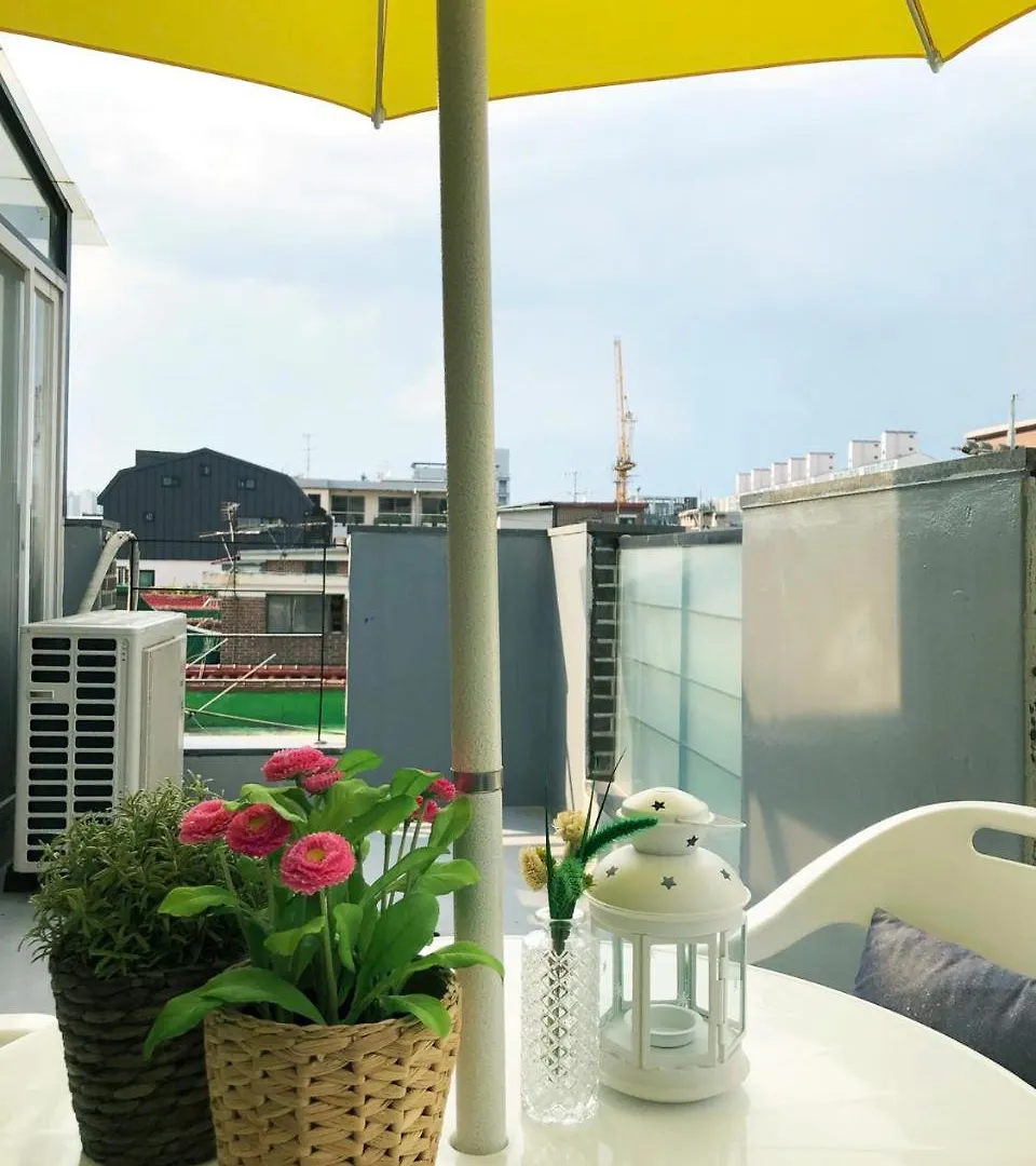 Lee & No Guesthouse Hongdae Σεούλ