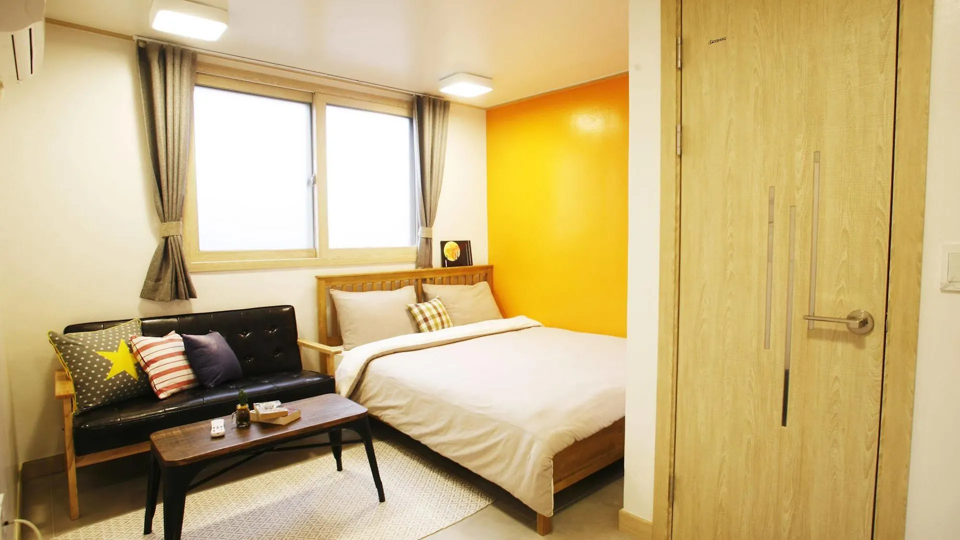 Lee & No Guesthouse Hongdae Σεούλ 2*,