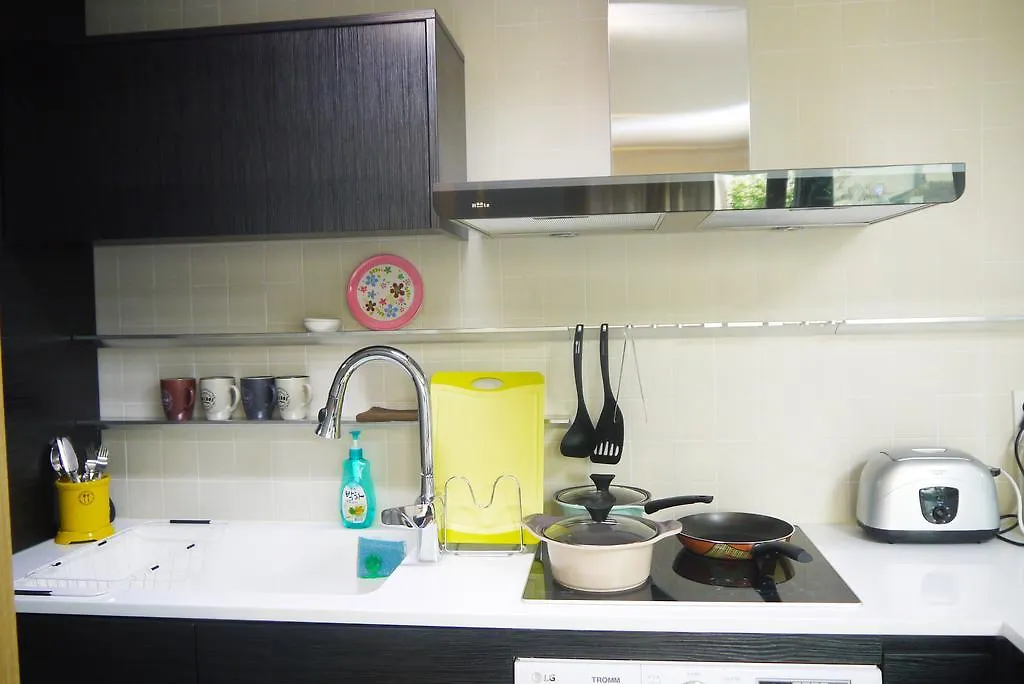 Lee & No Guesthouse Hongdae Seoul